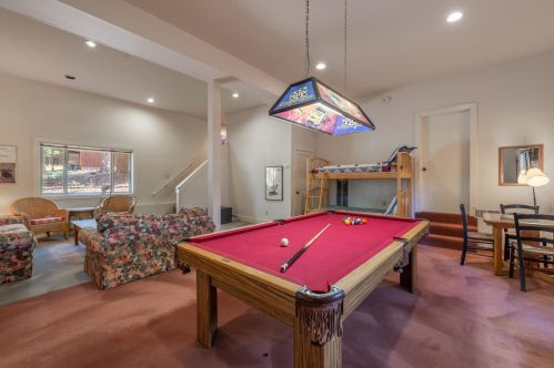 11720 Mougle Ln, Truckee CA  96161-6108 exterior