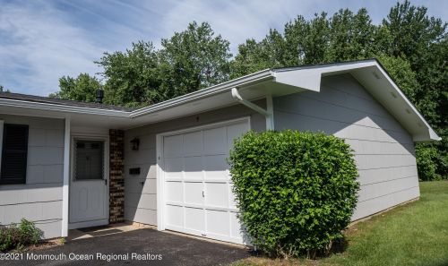 5 Graham Ct, Bricktown, NJ 08724-2414