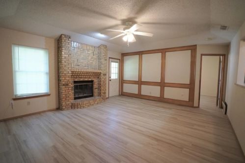764 Hampshire Dr, Burleson TX  76028-4030 exterior