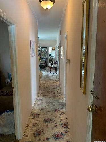 20 Holland Ave, Floral Park NY  11001-1506 exterior