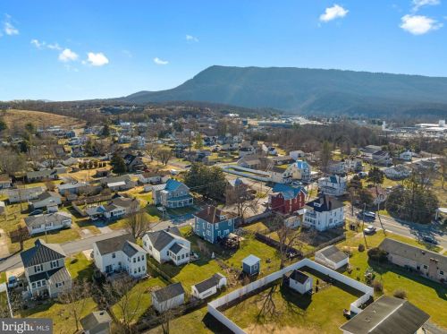 141 Funk St, Strasburg VA  22657-2403 exterior