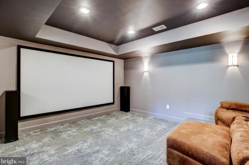 20405 Crimson Pl, Leesburg VA 20175-6362 exterior