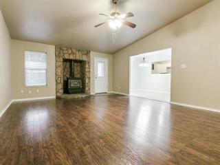 508 Egret Ln, Greenville, TX 75402-3204