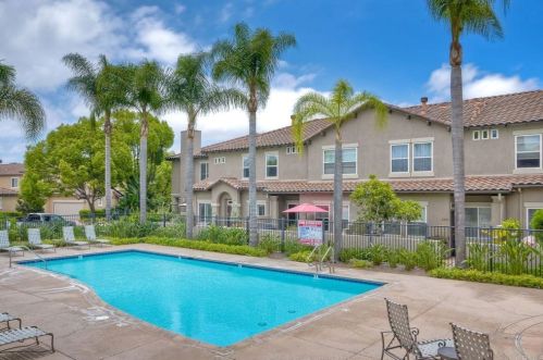 6124 Citracado Cir, Carlsbad CA  92009-2284 exterior