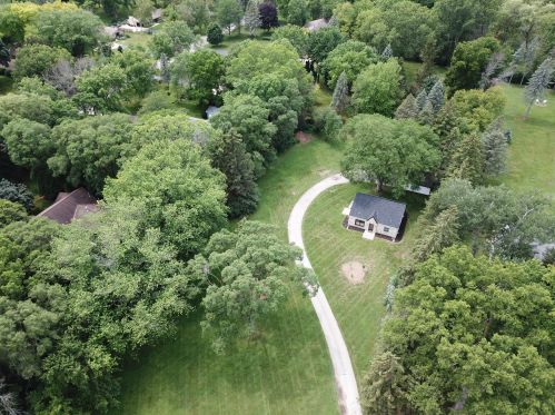 10127 Cedarburg Rd, Thiensville, WI 53092-4503