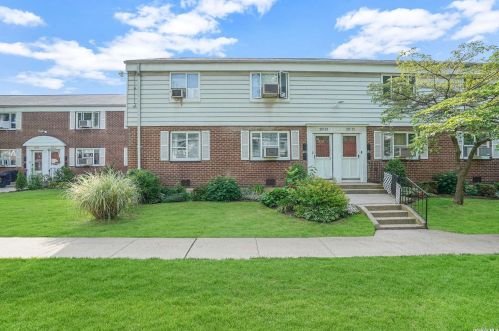 227-23 88th Ave, Jamaica NY  11427-1841 exterior