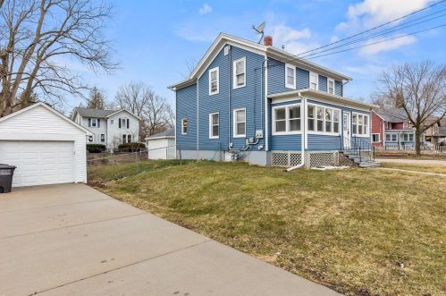 702 Silver Lake St, Oconomowoc, WI 53066-3768