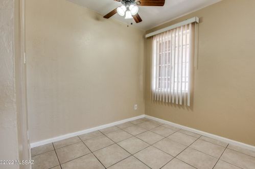 945 Prince Rd, Tucson AZ 85705-3026 exterior