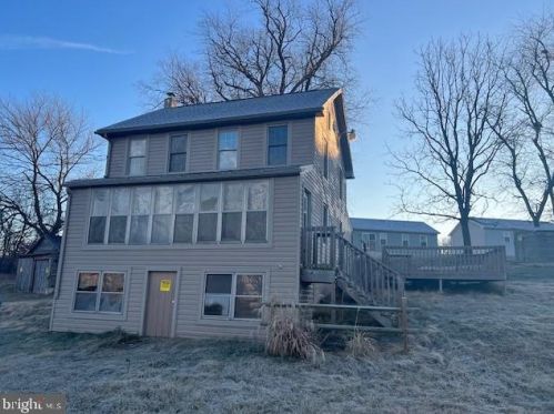 423 Pumping Station Rd, Hanover, PA 17331-9301