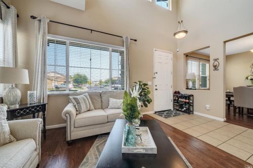 336 Tilden Cir, Vacaville CA  95688-9485 exterior