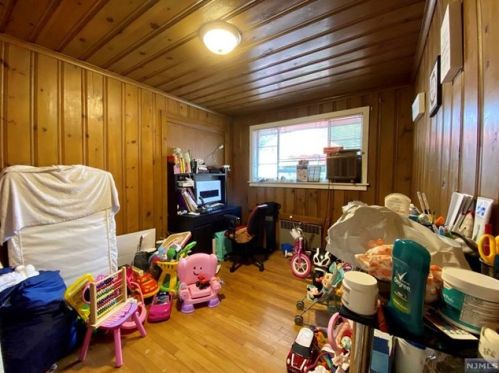 27 Union Ave, Nutley NJ  07110-3325 exterior