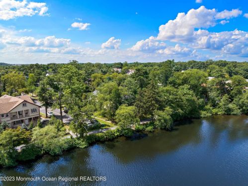 107 Lk Dr, Lakewood NJ  08701-3161 exterior