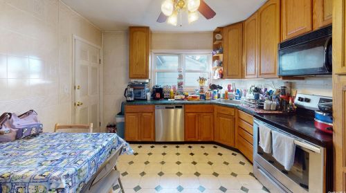 833 5th St, Babylon, NY 11704-4505