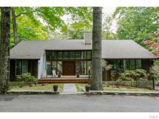 33 Guinea Rd, Stamford CT  06903-3718 exterior