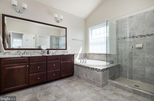 15909 Paynes Farm Dr, Haymarket VA  20169-8123 exterior