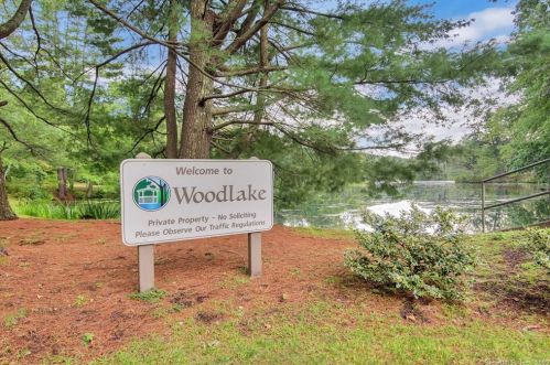 8 Clubhouse Dr, Woodbury CT  06798-3205 exterior