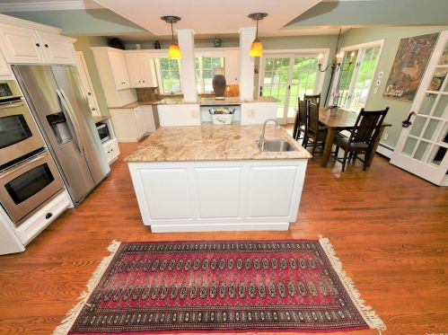 28 Little Harbor Rd, Mount Sinai NY  11766-1208 exterior