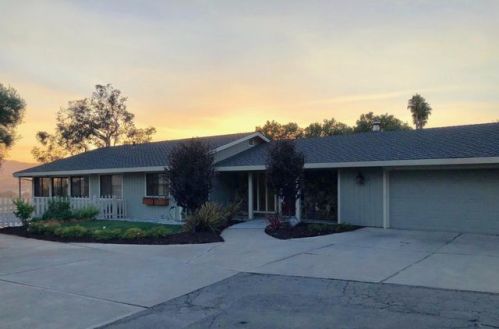500 Marks Dr, Hollister, CA 95023-6323