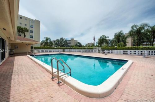 321 3rd St, Dania Beach FL  33004-4728 exterior