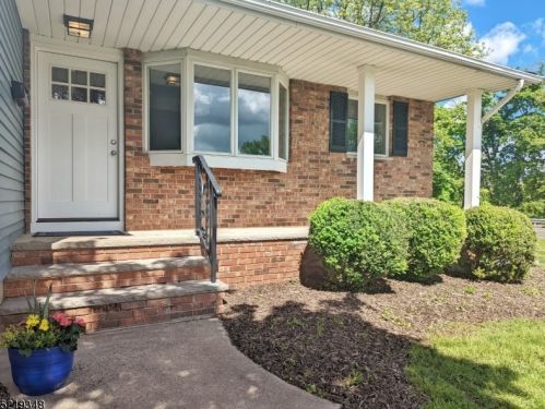 347 9th Ave, Manville, NJ 08835-1240