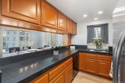 7442 Altiva Pl, Carlsbad CA 92009-6412 exterior