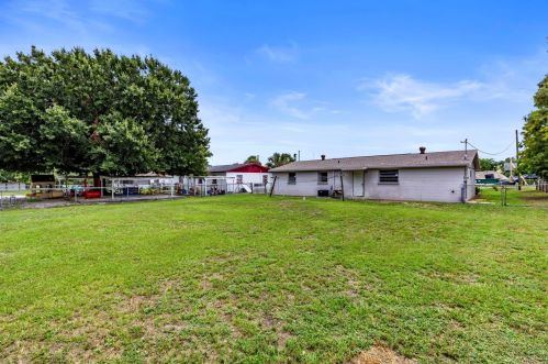 1045 Breezewood Dr, Lakeland FL  33809-3851 exterior