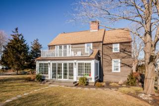 102 Hartford Ave, Madison, CT 06443-2774