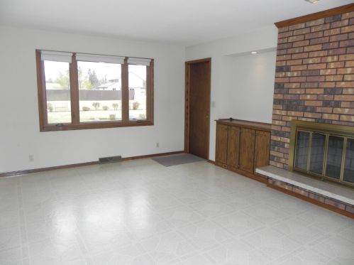 4845 82nd St, Milwaukee WI  53220-4217 exterior