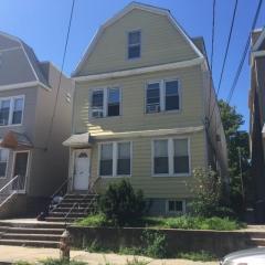124 19th St, Bayonne, NJ 07002-1632