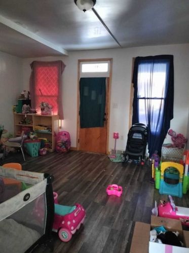 16 Cuyler Ave, Jeannette, PA 15644-2219