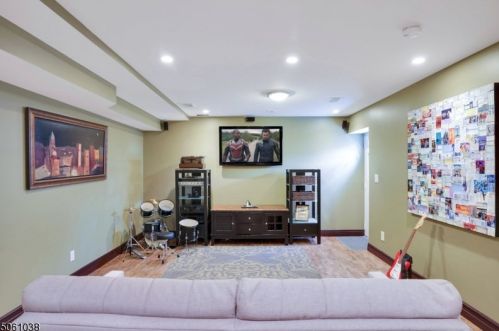 22 Glenview Rd, Nutley NJ  07110-2112 exterior