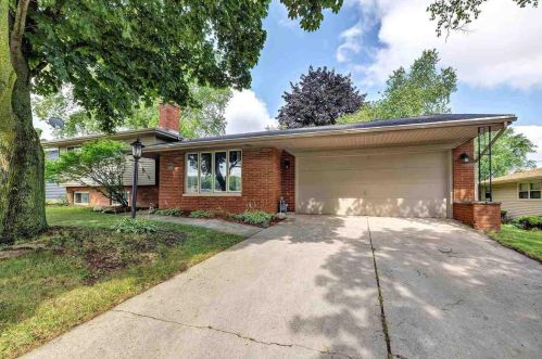 1156 Chantel St, Green Bay, WI 54304-2063