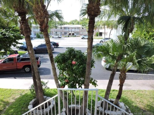 1301 12th Ct, Hollywood FL  33019-3252 exterior