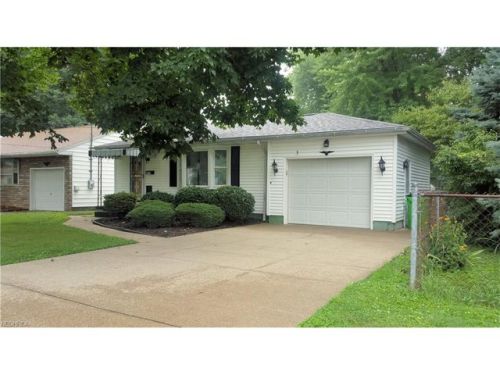 808 Walnut St, Belpre, OH 45714-1664