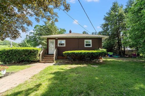 77 Main St, Salem, NH 03079-1819