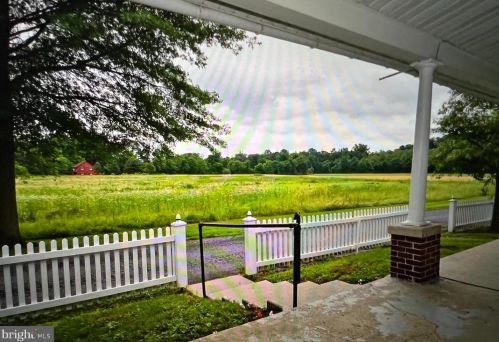 19 Walnut St, Shoemakersville, PA 19555-8918