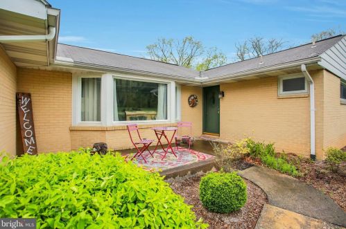 809 Meadow Ln, Camp Hill, PA 17011-1546
