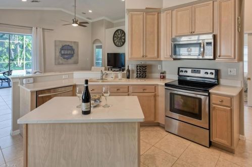 140 Glen Eagle Cir, Naples FL  34104-5713 exterior