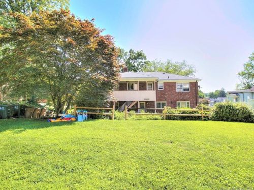 12 Elmbrook Dr, Stamford CT  06906-1109 exterior