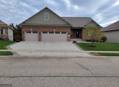 468 Canyon Blvd, Hudson, WI 54016-7729