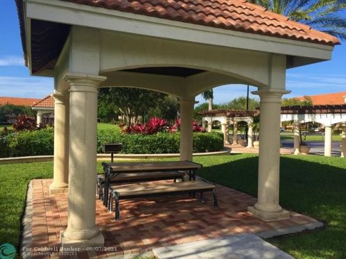 2016 Alta Meadows Ln, Delray Beach FL  33444-1155 exterior