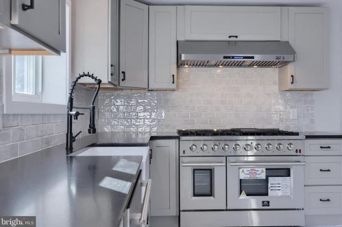 124 Millersville Rd, Lancaster PA  17603-4220 exterior