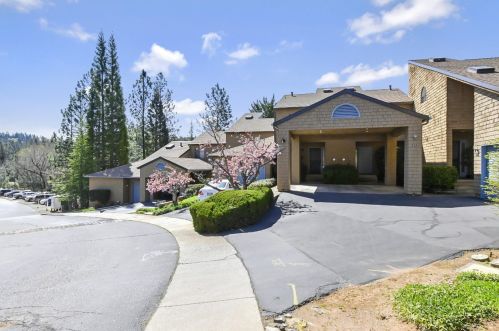 113 Solar Dr, Grass Valley, CA 95945-5372