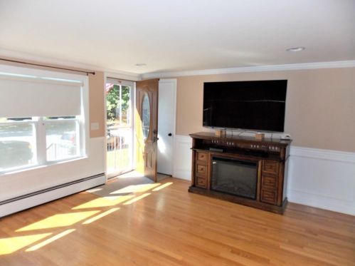 9 Woodlawn Ave, North Providence RI  02911-1504 exterior