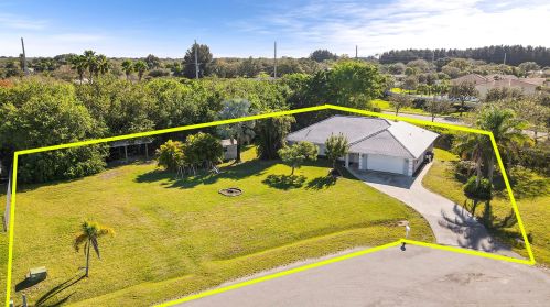 310 Rosewood Dr, Fort Pierce FL  34947-3424 exterior