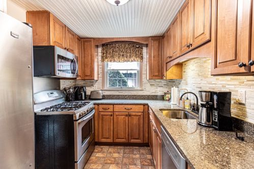 453 Riverview Dr, New Kensington PA  15068-5936 exterior