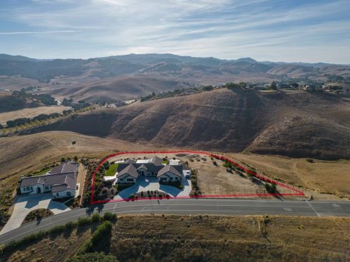 4025 Ashford Cir, Hollister CA  95023-8966 exterior