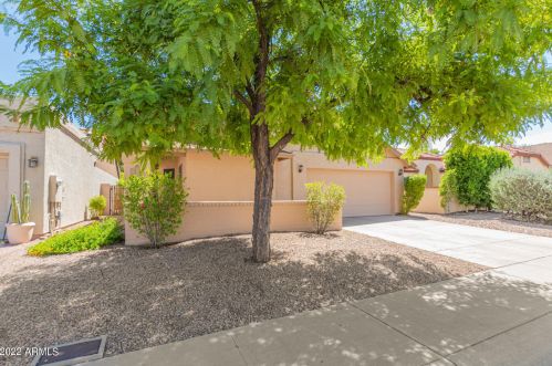 10405 65th Dr, Glendale, AZ 85302-1065