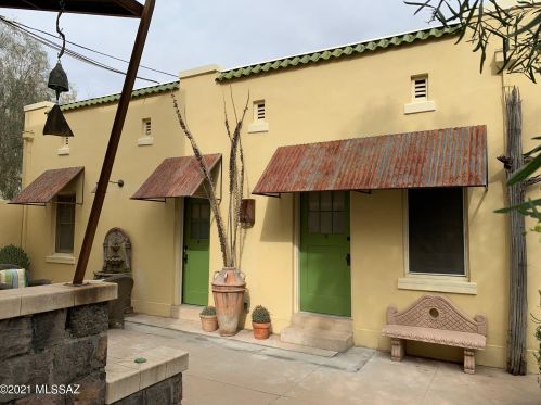 309 1 St, Tucson AZ 85705-7818 exterior