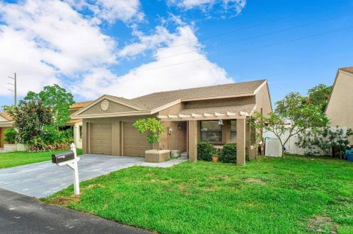 3 Thurlow Dr, Boynton Beach, FL 33426-7633